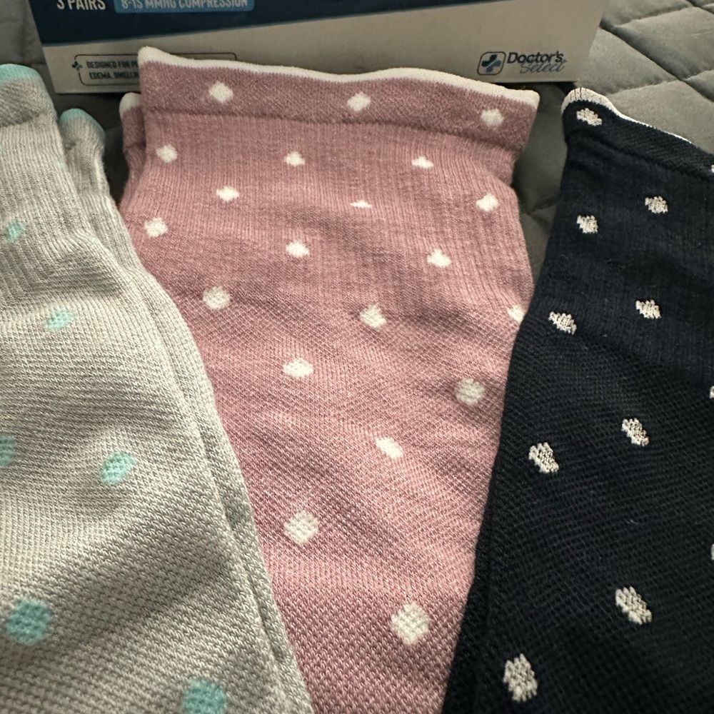 NEW- XL Compression socks - Picture 3 of 3